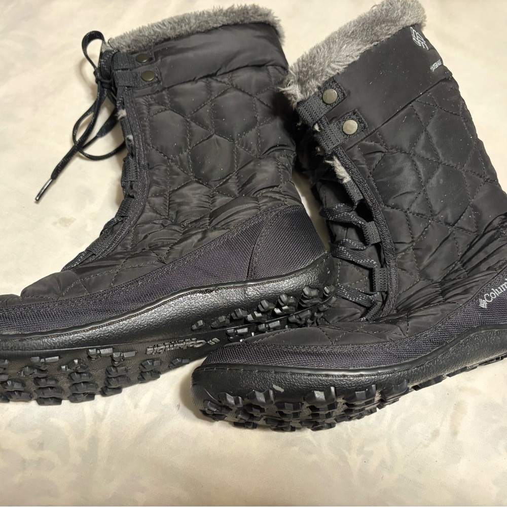 Columbia Women's Black Quilted Winter Boots - Picture 9 of 15